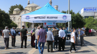 Uluslararası Diriliş Hareketi Maske Dağıtımında Bulundu